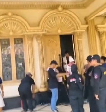 Penggeledahan BNN di rumah mewah Haji Sutar, OKI. (TikTok)